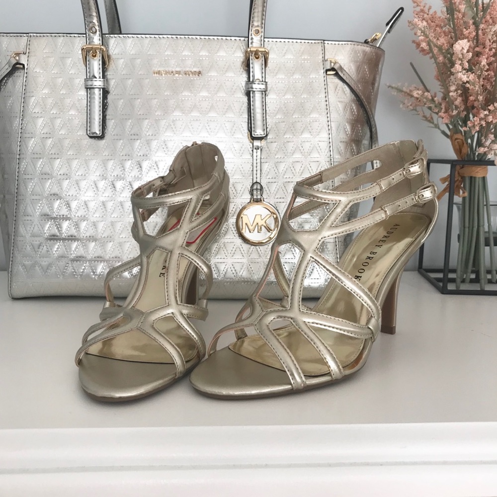 NWOB✨ Pale Gold Zip Up Sandal Stiletto Heels